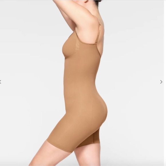 SKIMS Cream Shapewear Bodysuit with Full Coverage and Scoop Neckline - Picture 2 of 7